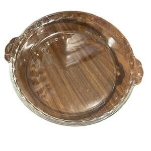 vintage Pyrex #229 glass 9 1/2 inch pie plate with scalloped edge